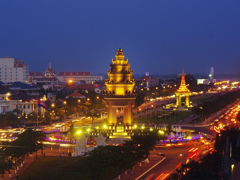 Phnom Penh Independence monument on Norodom Boulevard
